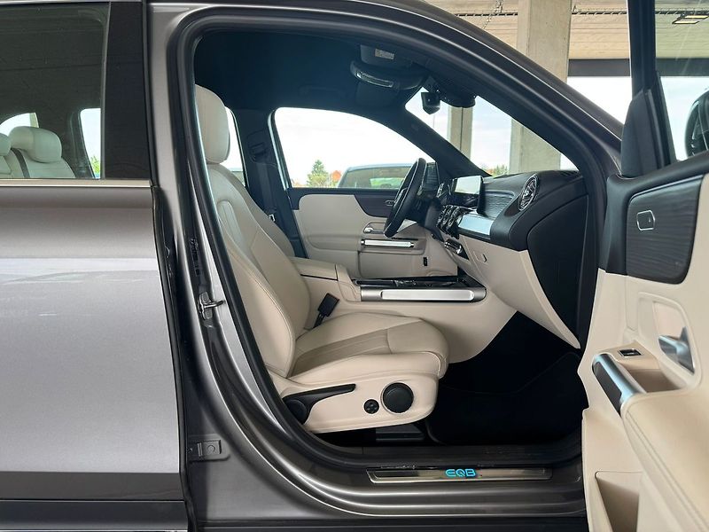 Mercedes-Benz EQB 300 4MATIC - fotka 20 z 20