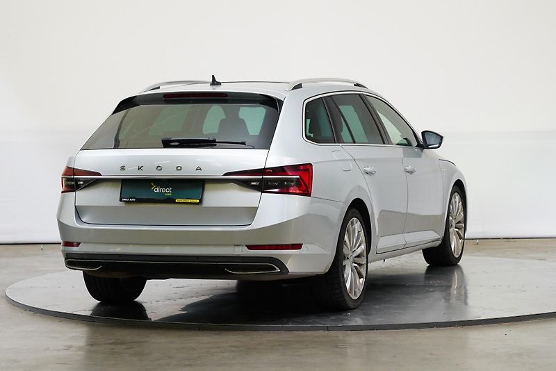 Škoda Superb - fotka 2 z 28