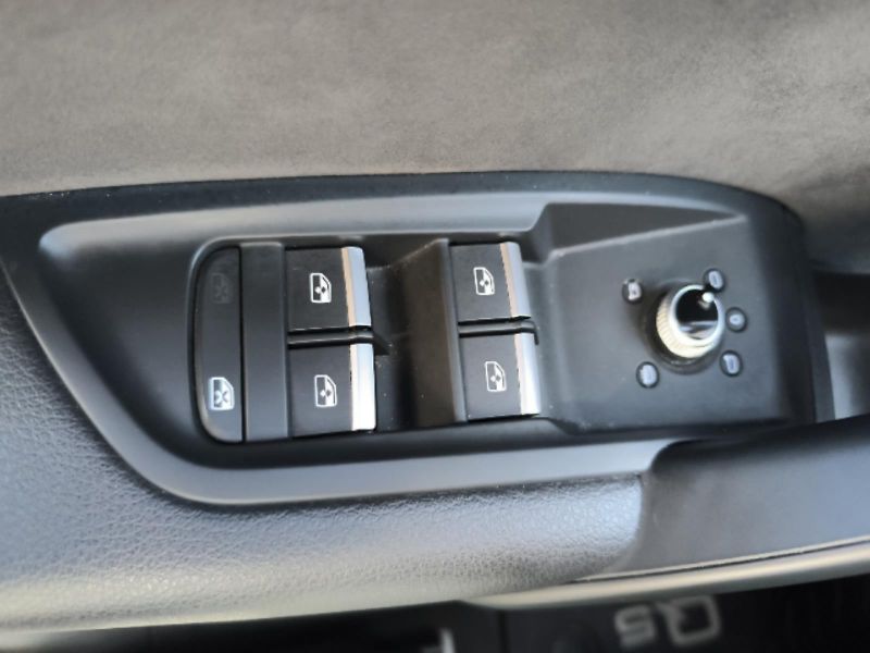Audi Q5 2.0 TDi - fotka 14 z 25