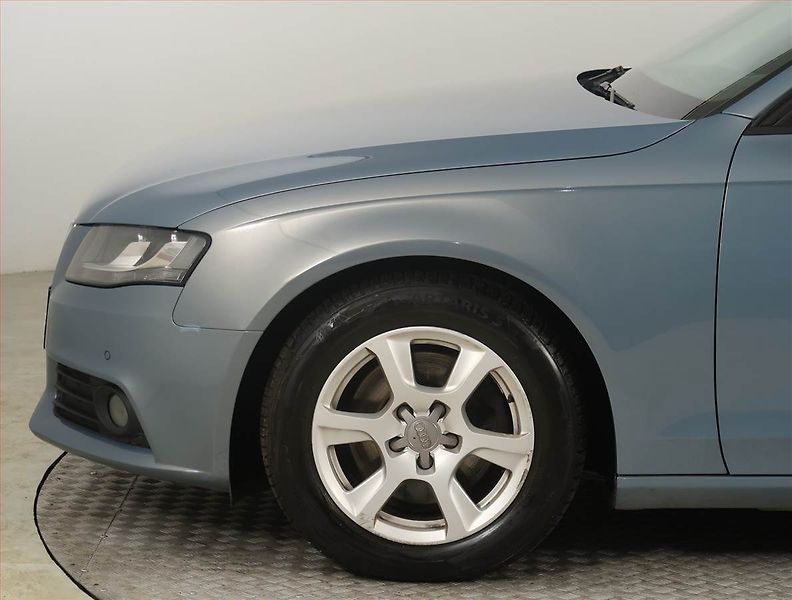Audi A4 (2011) 2.0 TDI, Navi, Tempomat - fotka 14 z 21