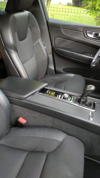 Volvo XC60 2,0 d - fotka 8 z 9