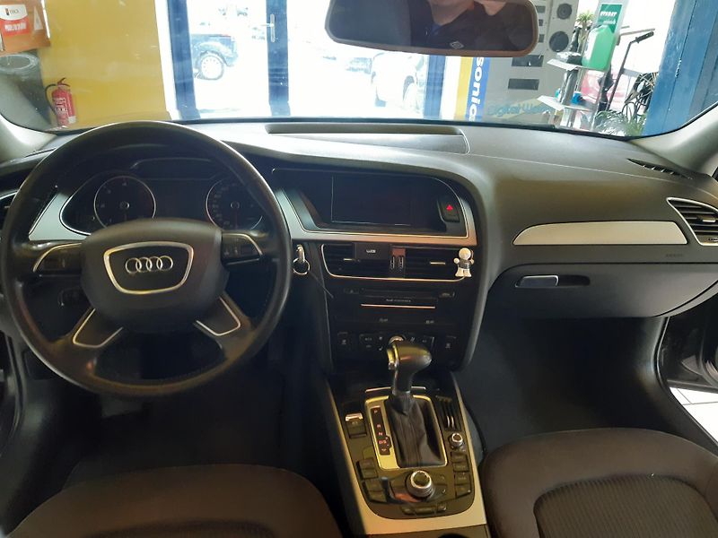 Audi A4 2.0 TDI AVANT NAVI DIGIKLIMA - fotka 9 z 21