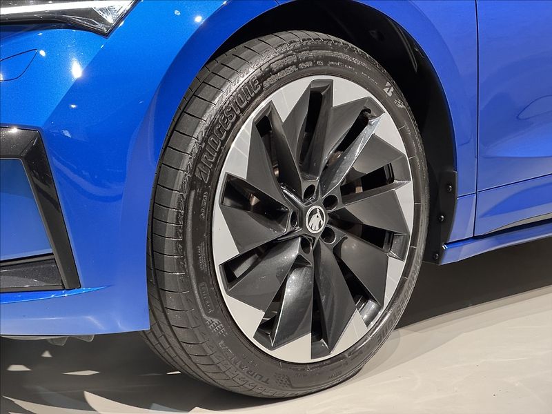 Škoda Enyaq 80 Sportline Tepelko Matrix - fotka 7 z 50