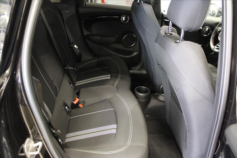 Mini Cooper S 2,0 141 kW JCW 1.majitel - fotka 14 z 31