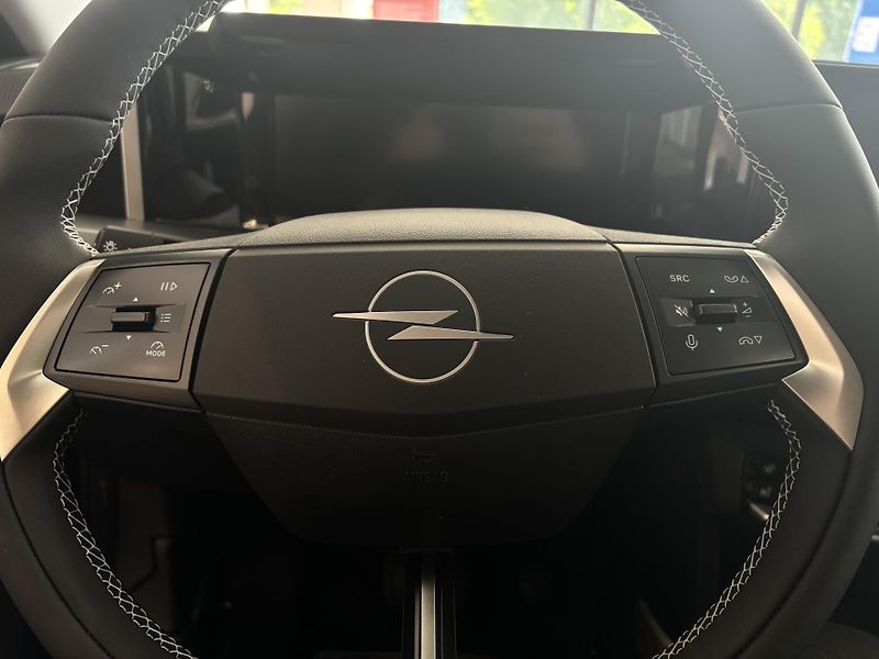 Opel Frontera (2026) GS 1.2 TURBO Hybrid - fotka 10 z 17