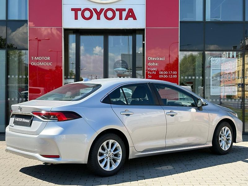 Toyota Corolla 1.5 Comfort - fotka 3 z 16
