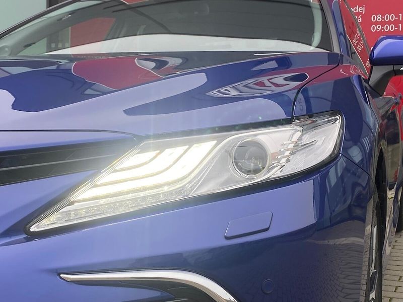 Toyota Camry 2,5 Hybrid Executive VIP - fotka 11 z 38