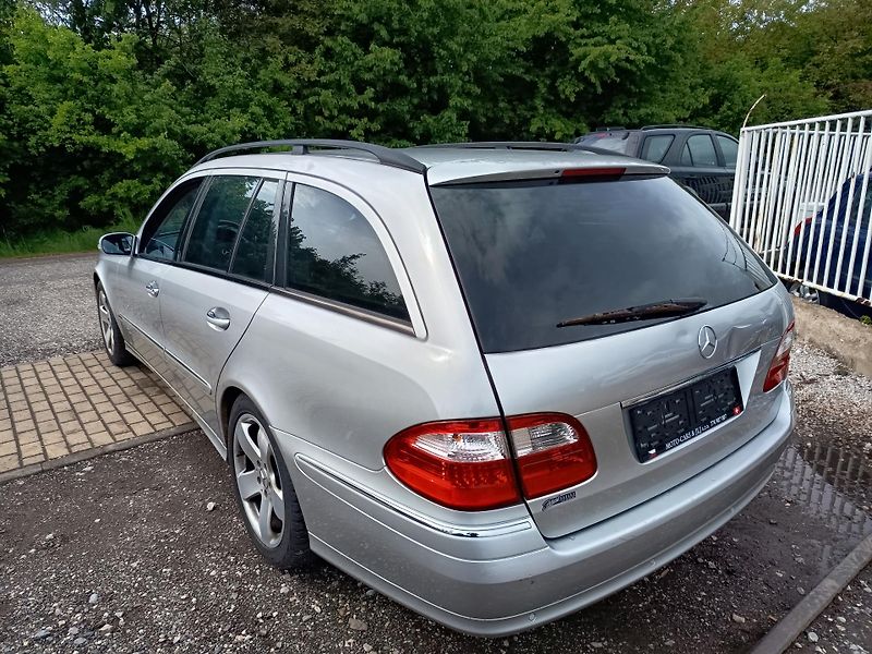 Mercedes-Benz Třídy E (2004) 3.2 165kw - fotka 21 z 40