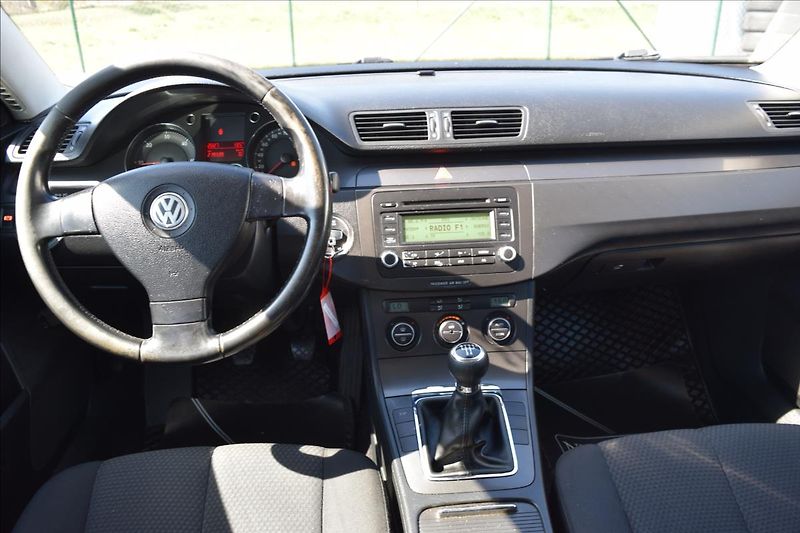 Volkswagen Passat 1,9 TDI 77KW KLIMA 1XMAJITEL - fotka 29 z 46