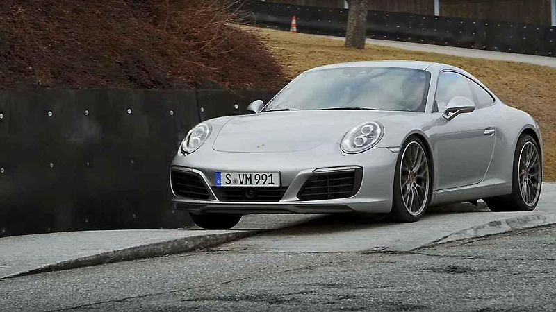 Testování nových modelů Porsche ve Weissachu.