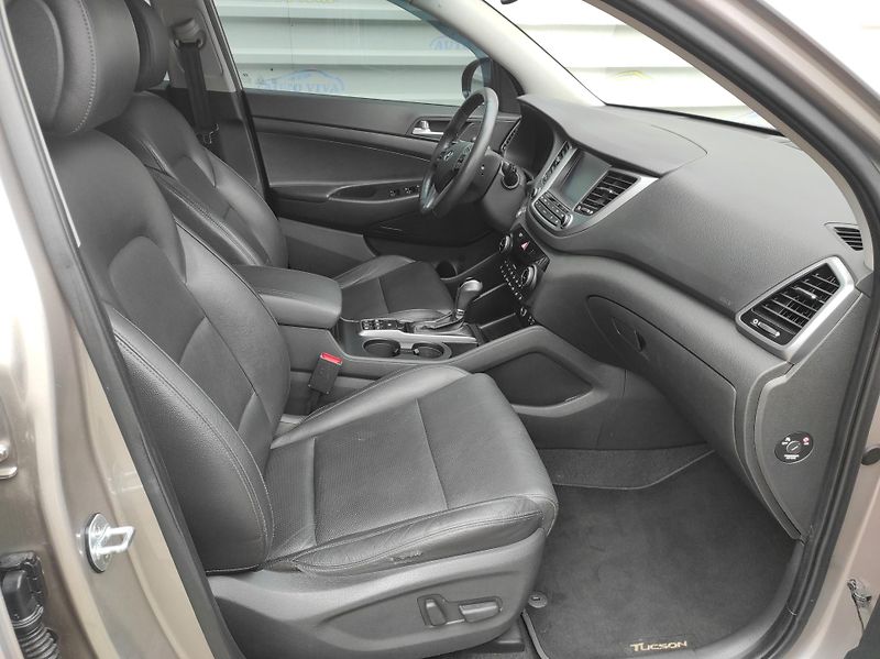 Hyundai Tucson 2.0 CRDI 136KW Style 4x4 - fotka 22 z 45