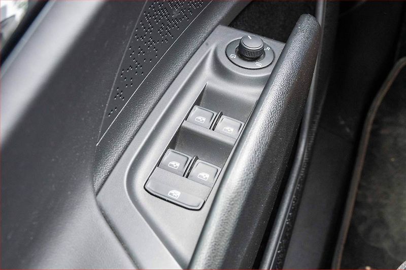 Škoda Enyaq (2023) 60 (62 kWh), SoH 93% - fotka 15 z 23