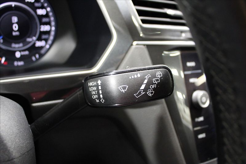 Volkswagen Tiguan Allspace 2,0 TSI ALL 4M DSG R-line - fotka 17 z 33