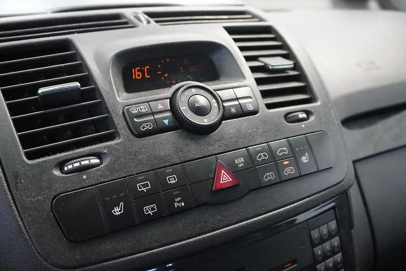 Mercedes-Benz Viano 3.0 CDI 165kW,7 MÍST,TAŽNÉ - fotka 16 z 26