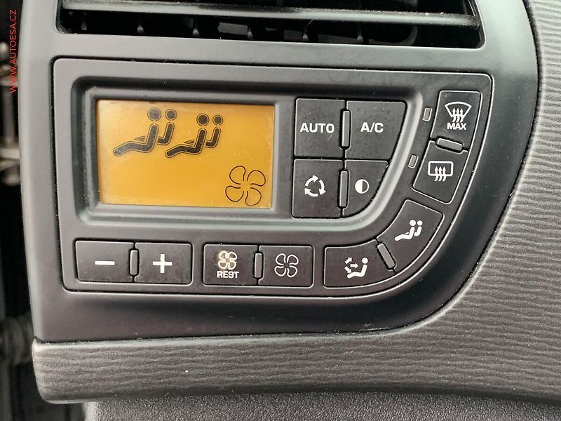 Citroën C4 Picasso (2010) 1.6i, ČR, AC, TZ, tempo - fotka 16 z 18