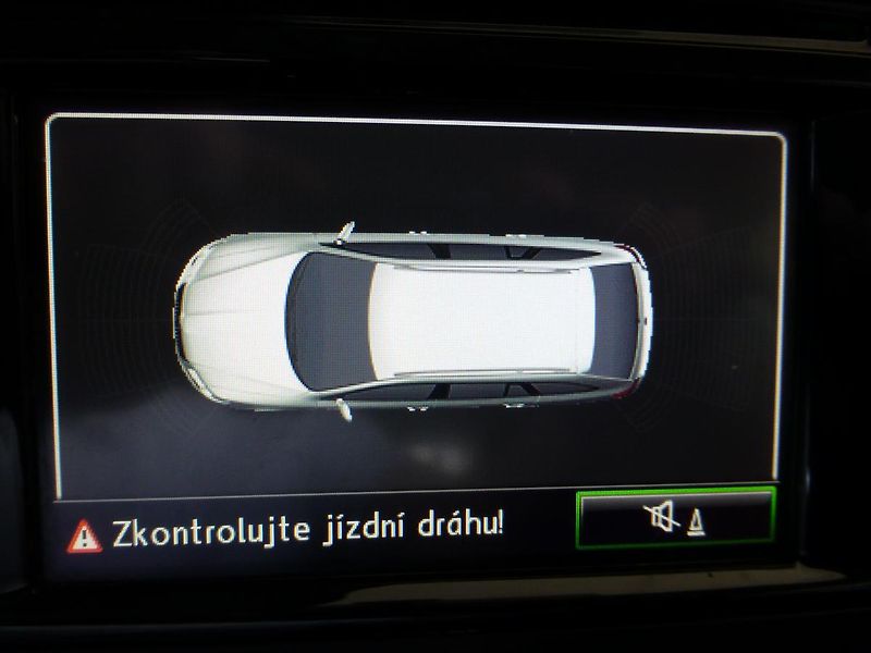 Škoda Superb (2013) 2,0TDI*VYHŘ.S**XENONY**WEBASTO - fotka 14 z 32