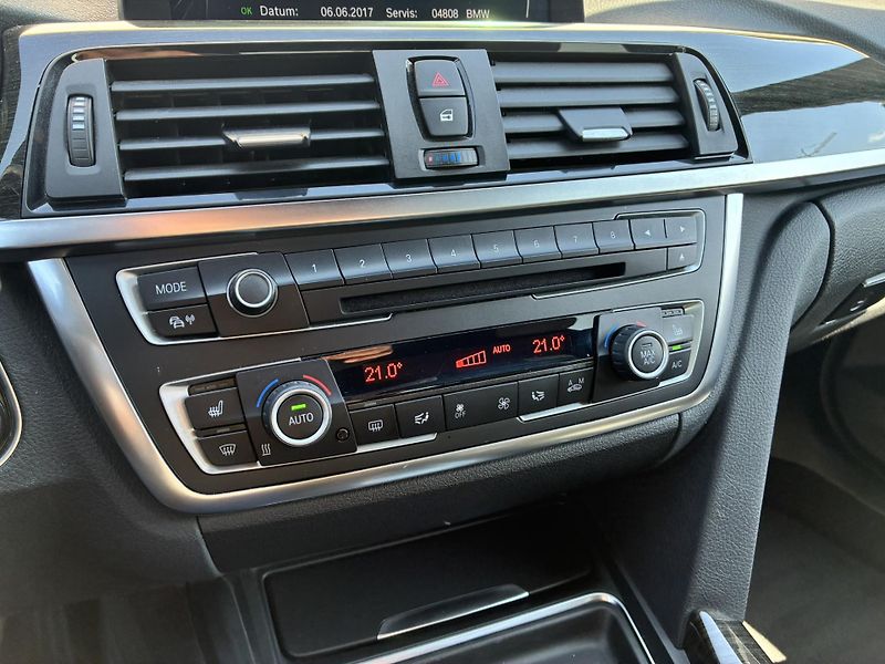 BMW Řada 3 320d 135kW xDrive - fotka 21 z 26