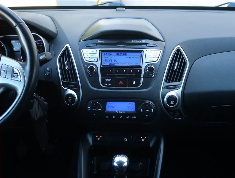Hyundai ix35 (2012) 2.0 CRDi, 4X4, Serv.kniha - fotka 12 z 19