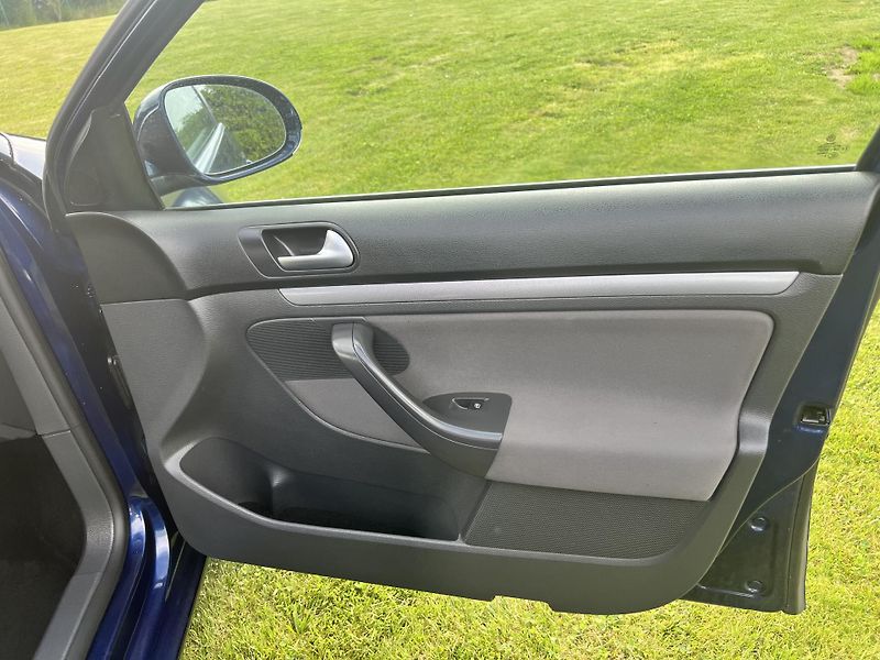 Volkswagen Golf 1.4TSI 90KW,DSG,DIGI,TEMPOMAT - fotka 21 z 45
