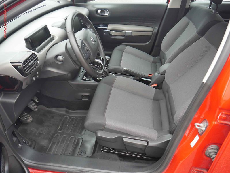 Citroën C4 Cactus (2019) 1.2 PT, 1.maj,ČR, AC, temp - fotka 9 z 19