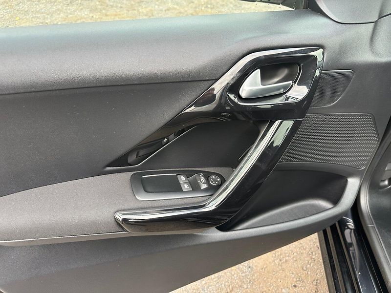 Peugeot 208 (2017) 1,2 61kw - fotka 9 z 23
