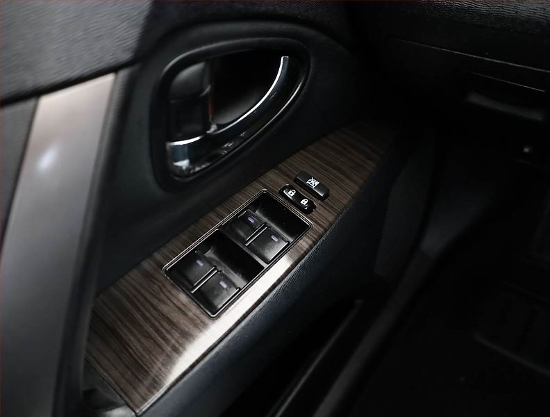 Toyota Avensis (2013) 2.2 D-4D, Automat, Navi - fotka 15 z 17