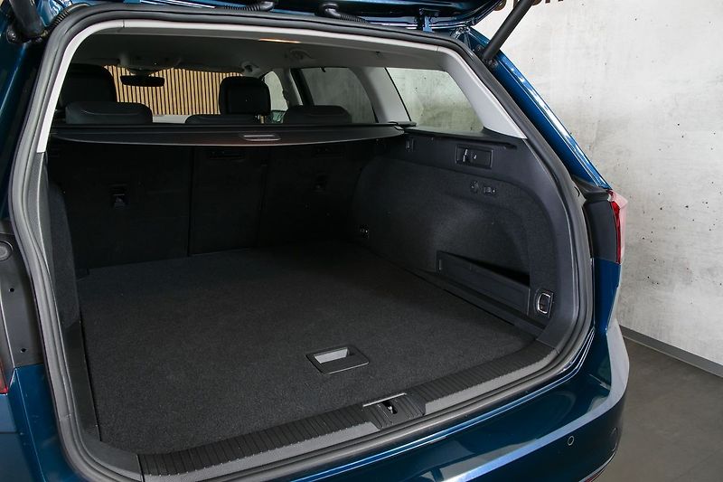 Volkswagen Passat 2.0TDI 110kW DSG ACC Kam Tažné - fotka 27 z 30