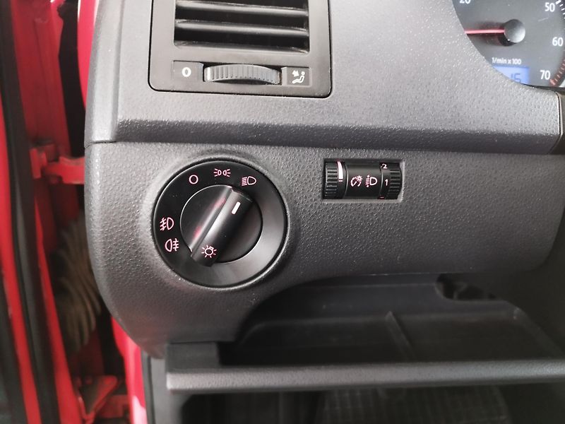 Volkswagen Polo (2007) 1,4i 59KW KLIMA CD EL.VÝ. SER. - fotka 21 z 38