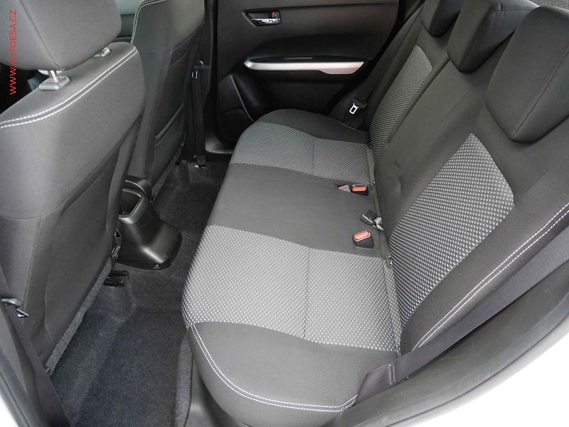 Suzuki Vitara (2017) 1.6 VVT, Comfort, kamera, - fotka 10 z 23