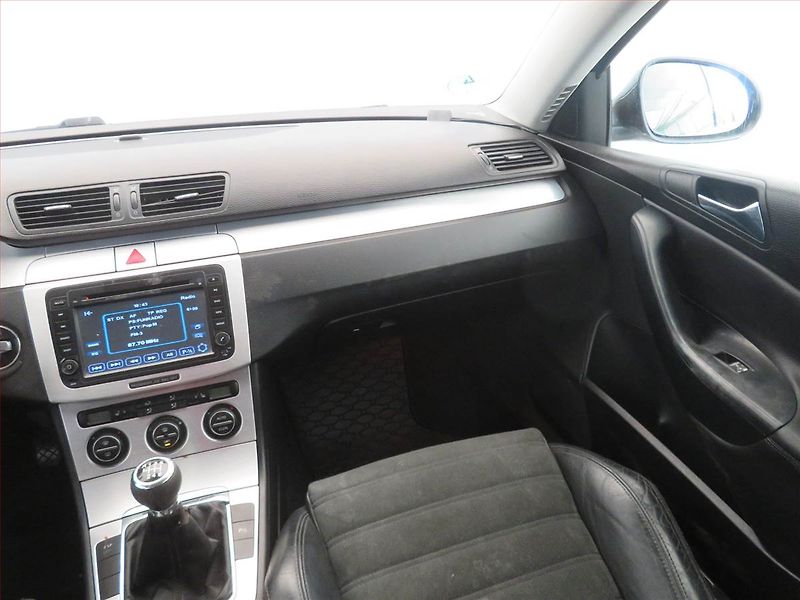 Volkswagen Passat (2006) Highline 2.0 TDI, Xenony - fotka 8 z 15