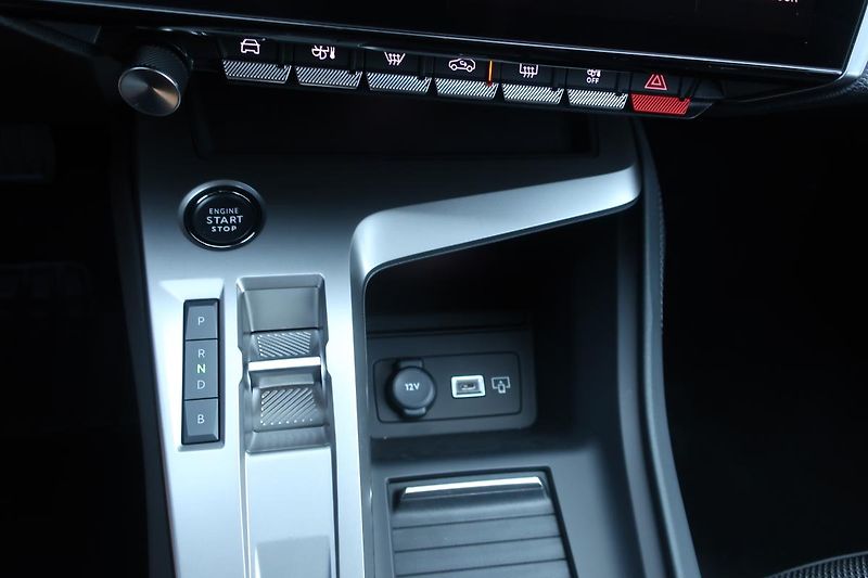 Peugeot 308 e-ALLURE PACK HYBRID 180EAT8 - fotka 8 z 8