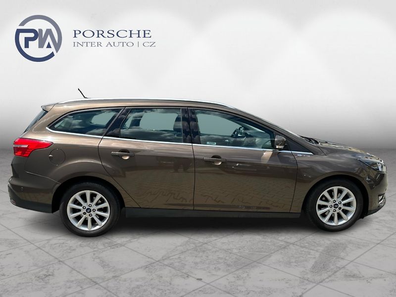 Ford Focus 1.5 TDCI 88KW - fotka 7 z 17