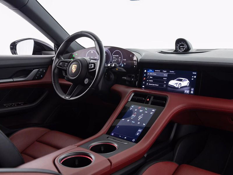 Porsche Taycan 4S Cross Turismo Pano InnoDri - fotka 11 z 19
