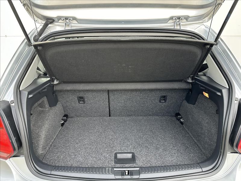 Volkswagen Polo 1,6 TDi Klimatizace serviska - fotka 9 z 35