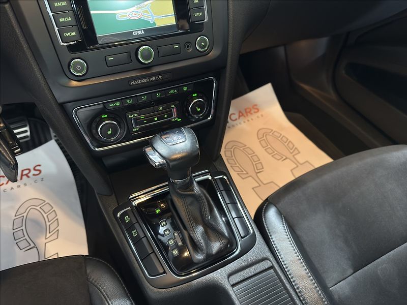 Škoda Superb 2,0   TSI DSG 147kW ELEG PANO - fotka 19 z 41