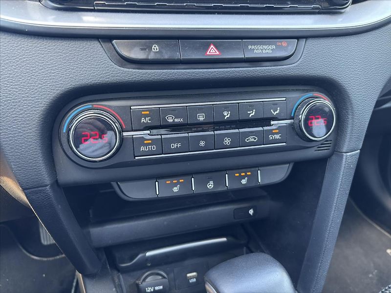 Kia Ceed 1,5 TGDi AT TOP ZÁRUKA ADAPTIV - fotka 26 z 40