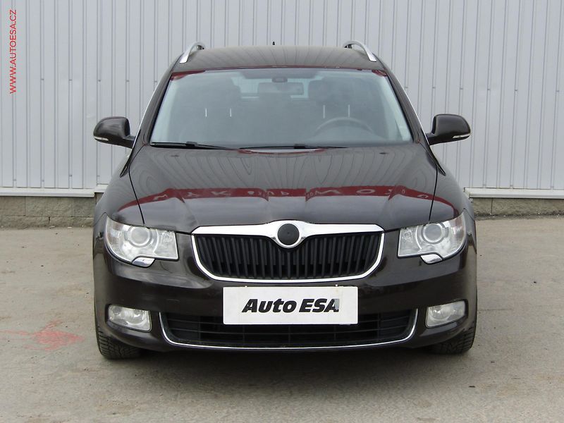 Škoda Superb (2012) 2.0 TDi, ČR, L&K, DSG, STK3 - fotka 2 z 20