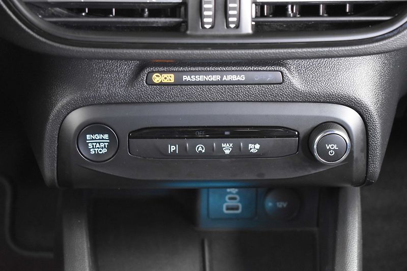 Ford Focus 1.0 EB 92kW ST-LINE*KAMERA*DPH - fotka 23 z 40