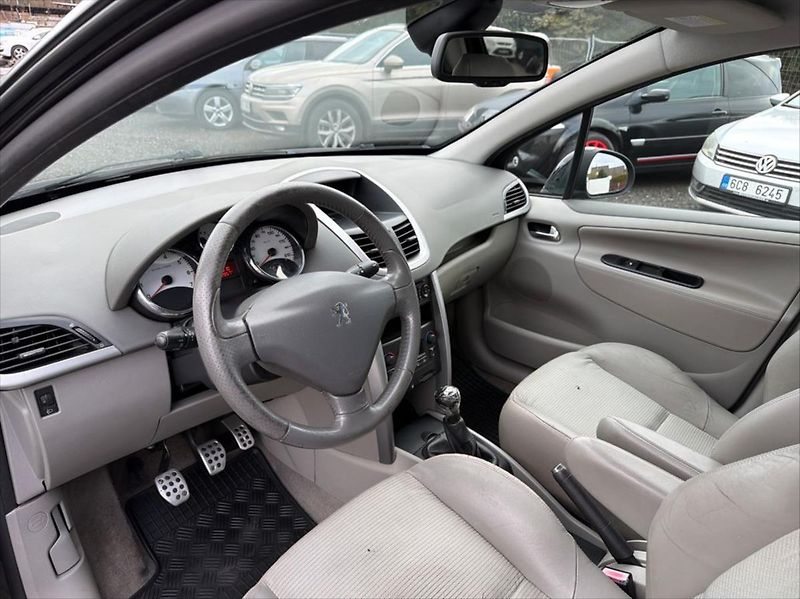 Peugeot 207 1,6 GTi 110 KW - fotka 9 z 19