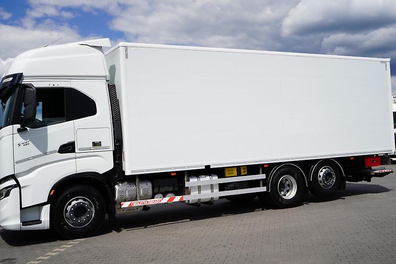 Iveco S-WAY (2021) 420 / E 6 / KONTENER + WINDA / - fotka 15 z 47