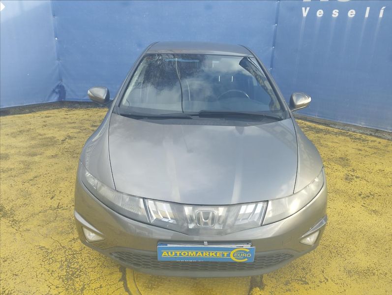 Honda Civic 1,8 V-TEc 103KW AUTOMAT - fotka 2 z 18