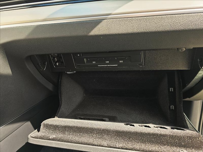 Volkswagen Passat VIII 1,4TSi DSG Highline - fotka 38 z 56