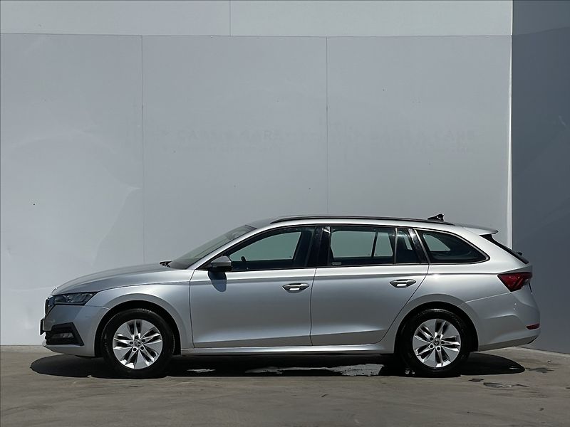 Škoda Octavia 2,0 TDI Combi Ambition Plus - fotka 2 z 23