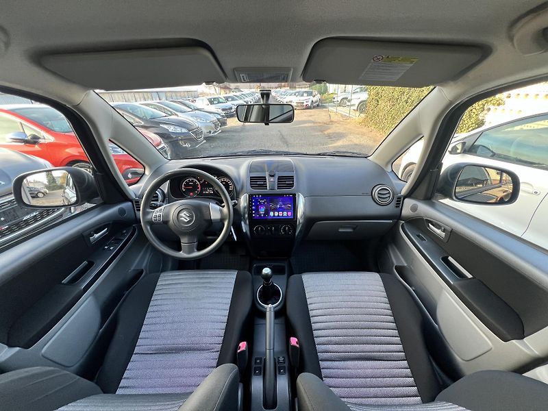 Suzuki SX4 1.6i 4x4 NAVI KLIMATIZACE ALU - fotka 14 z 32