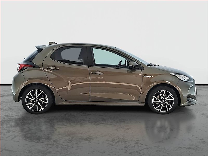 Toyota Yaris (2021) 1.5 VVT-i Hybrid, Automat - fotka 6 z 21