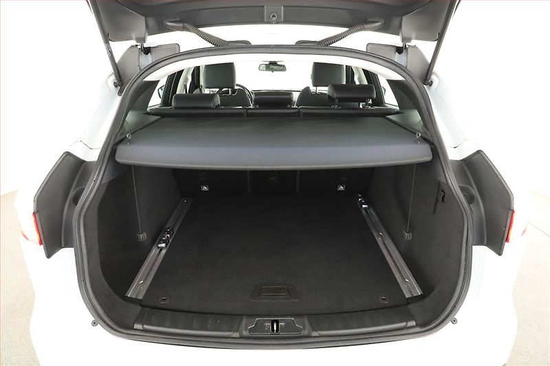 Jaguar F-Pace (2017) 20d AWD, 4X4, Automat, ČR - fotka 11 z 15