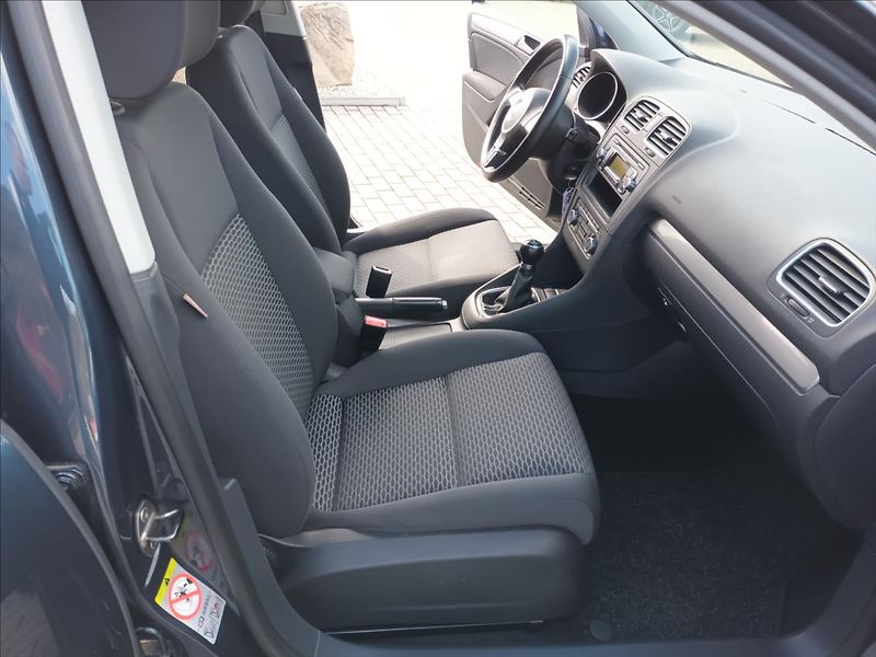 Volkswagen Golf 1,4 16V,59KW,TREND,KLIMA,VÝHŘE - fotka 27 z 50