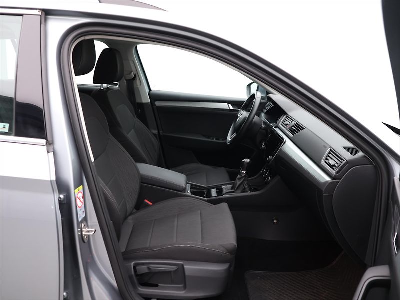 Škoda Superb 1,5 TSI 110kW CZ Xenon Navi - fotka 12 z 29
