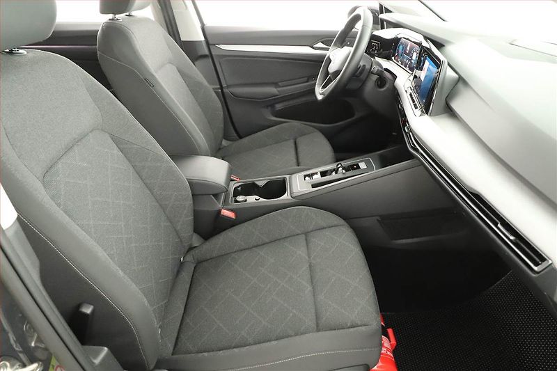 Volkswagen Golf (2023) Life 2.0 TDI, Automat - fotka 7 z 20