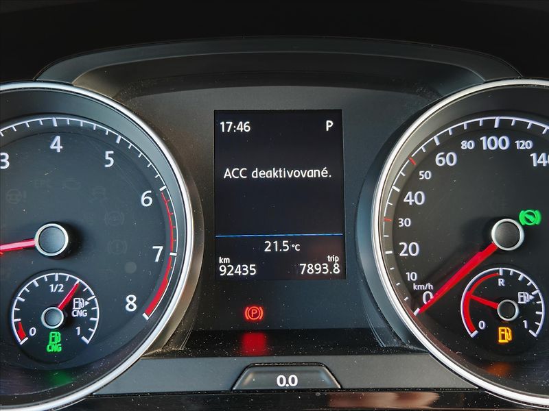 Volkswagen Golf 1,5   Variant Highline 1,5TDI - fotka 13 z 28